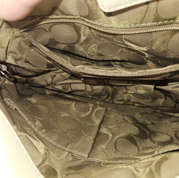 Coach Womans Vintage White Hobo Bag - Picture 10 of 15